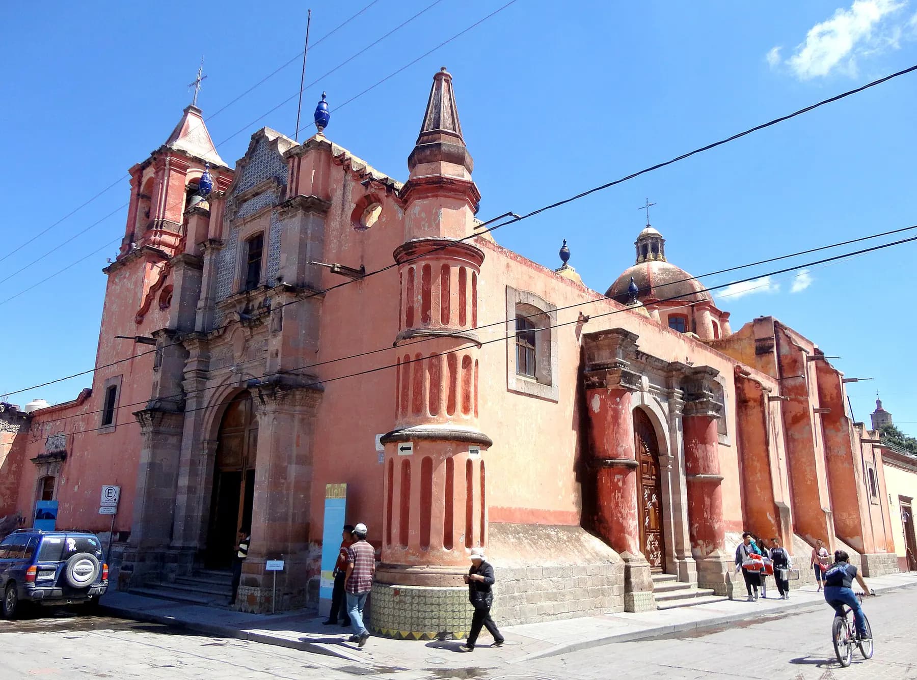 Fachada del Templo de la Tercera Orden, frente a la Plaza del Compositor