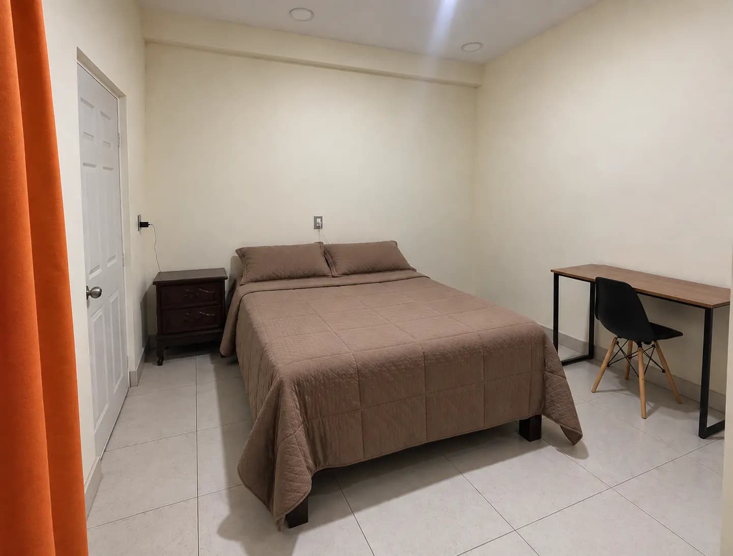 habitación confortable, con cama matrimonial